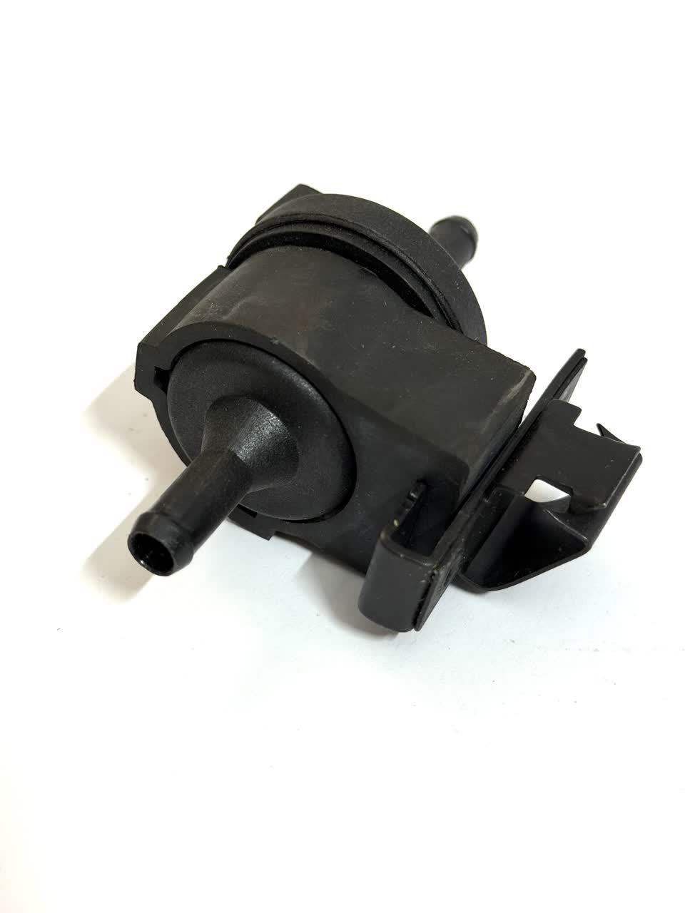 شیربخارات بنزین(شیربرقی کنیستر)بامتعلقاتXU7-TU5-OHV باغلاف نگهدارنده --سوکت مستطیلی