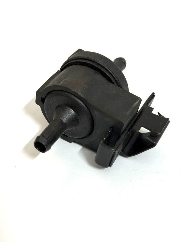 شیربخارات بنزین(شیربرقی کنیستر)بامتعلقاتXU7-TU5-OHV باغلاف نگهدارنده --سوکت مستطیلی